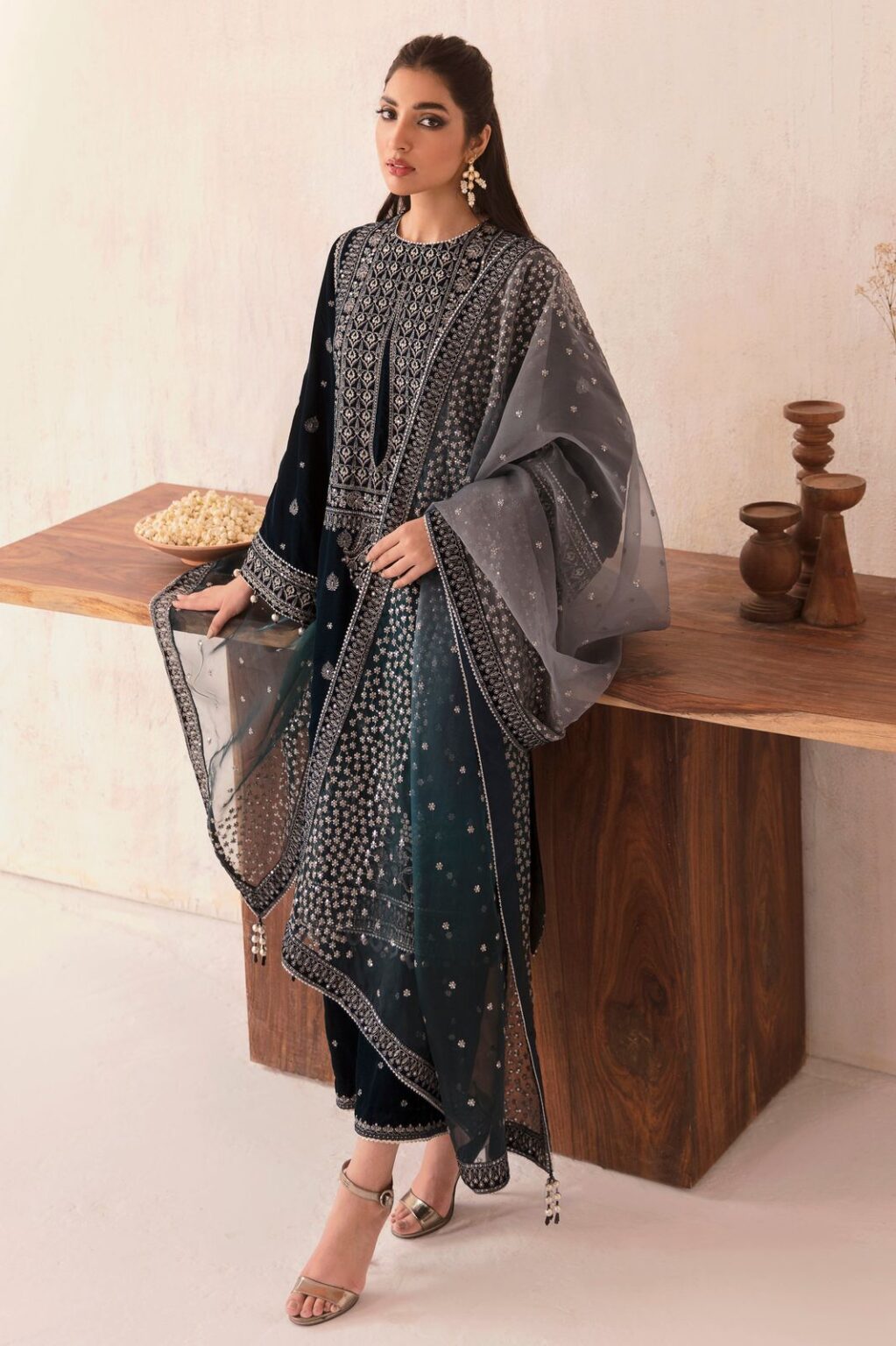 3PC VELVET EMBORIDED SHIRT AND TROUSER EMBORIDED ORGANZA DUPATA 1211-AL